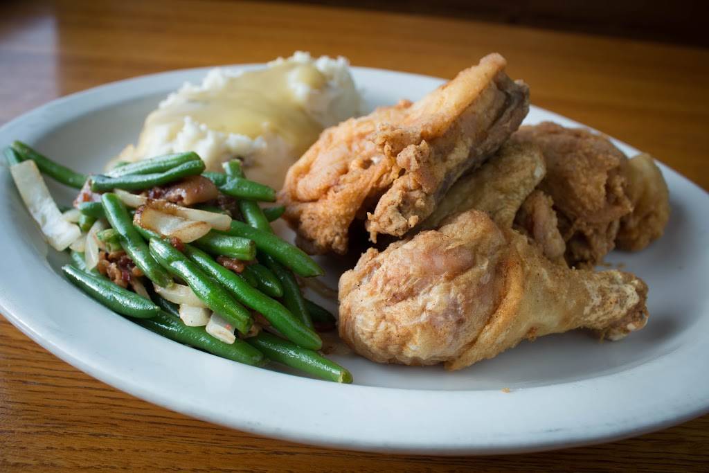 Grammas Kitchen & Checkered Flag | restaurant | 3408 N Plainview Rd, Walcott, IA 52773, USA | 5632845055 OR +1 563-284-5055