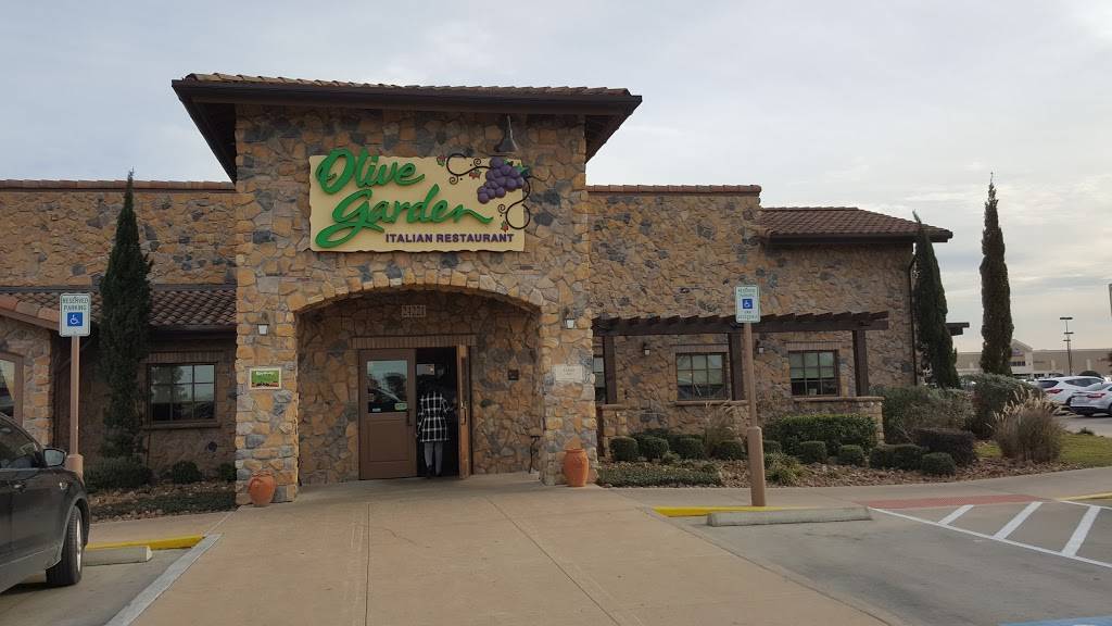 Olive Garden Italian Restaurant | meal takeaway | 24221 Southwest Fwy, Rosenberg, TX 77471, USA | 2812327877 OR +1 281-232-7877