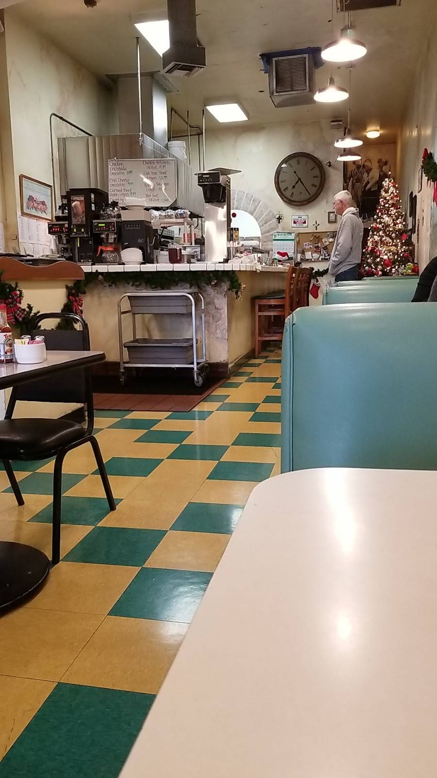 Village Cafe | restaurant | 4148 1/2 N Viking Way, Long Beach, CA 90808, USA | 5624215515 OR +1 562-421-5515