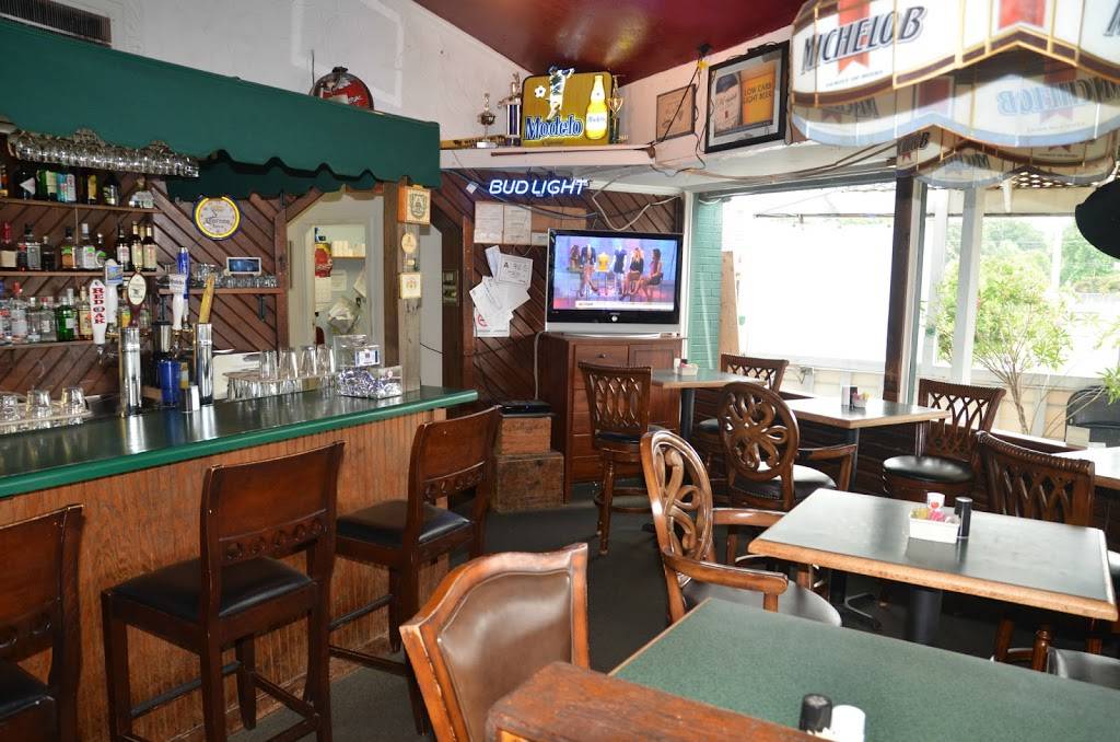 Putters Patio and Grill | restaurant | 5302, 3005 Bonhurst Dr, Winston-Salem, NC 27106, USA | 3367249990 OR +1 336-724-9990