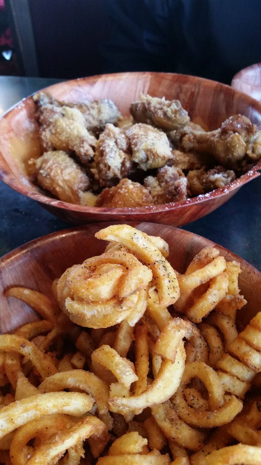 Wings on Brookwood | restaurant | 147 N Brookwood Ave, Hamilton, OH 45013, USA | 5138441312 OR +1 513-844-1312