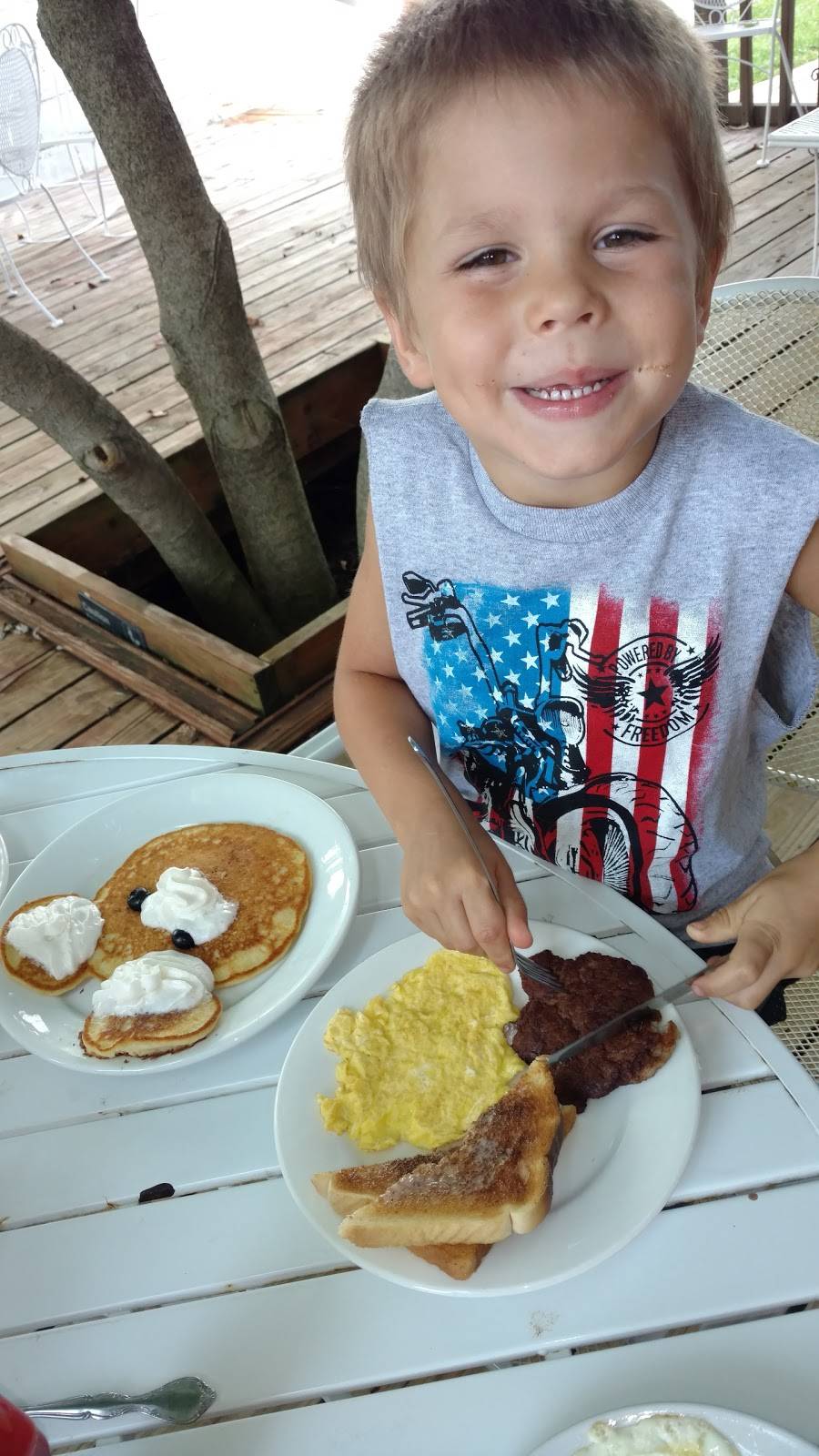 Cadillac Grill | restaurant | 135 W Si Johnson Ave, Sheridan, IL 60551, USA | 8154967003 OR +1 815-496-7003