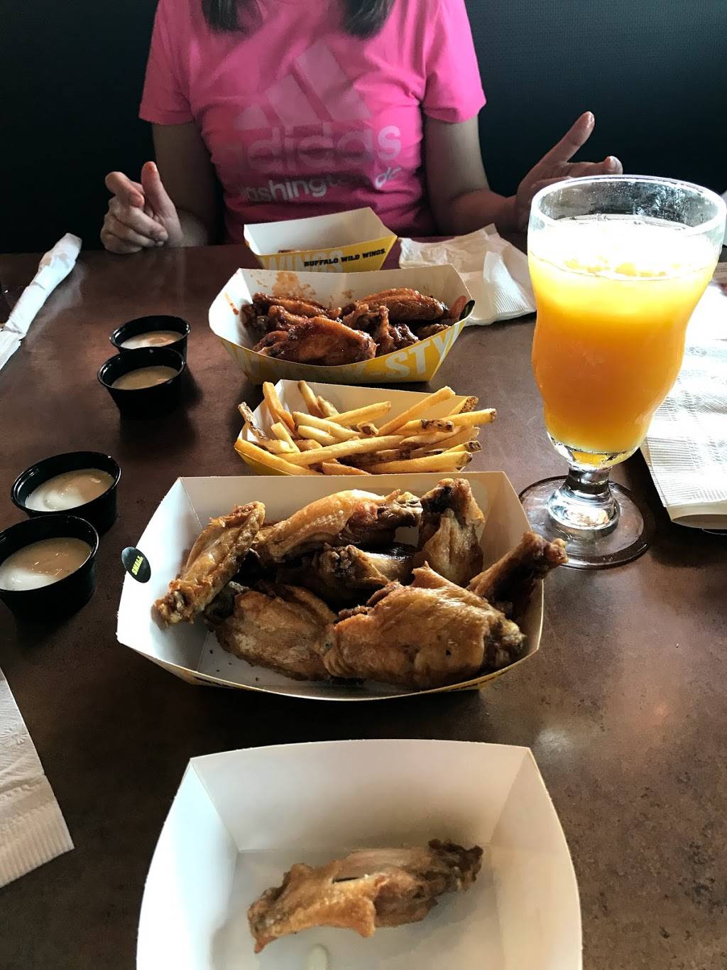 Buffalo Wild Wings | restaurant | 2337 Forest Dr A, Annapolis, MD 21401, USA | 4105730331 OR +1 410-573-0331