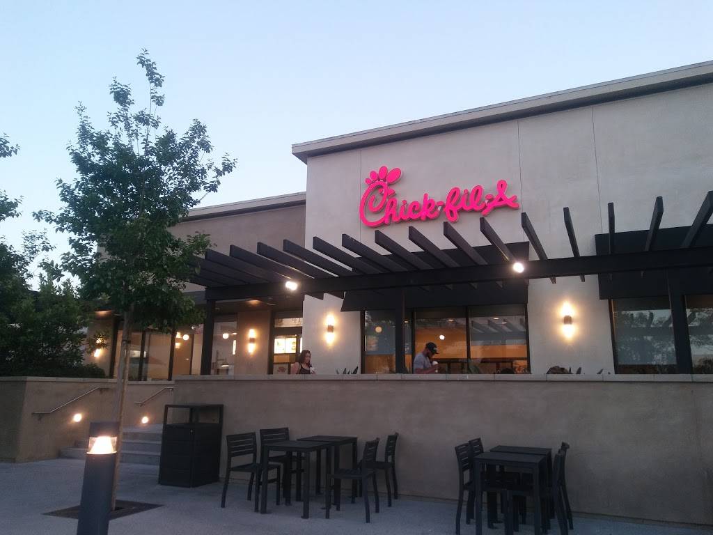 Chick-fil-A | restaurant | 4127 Campus Dr, Irvine, CA 92612, USA | 9497250230 OR +1 949-725-0230