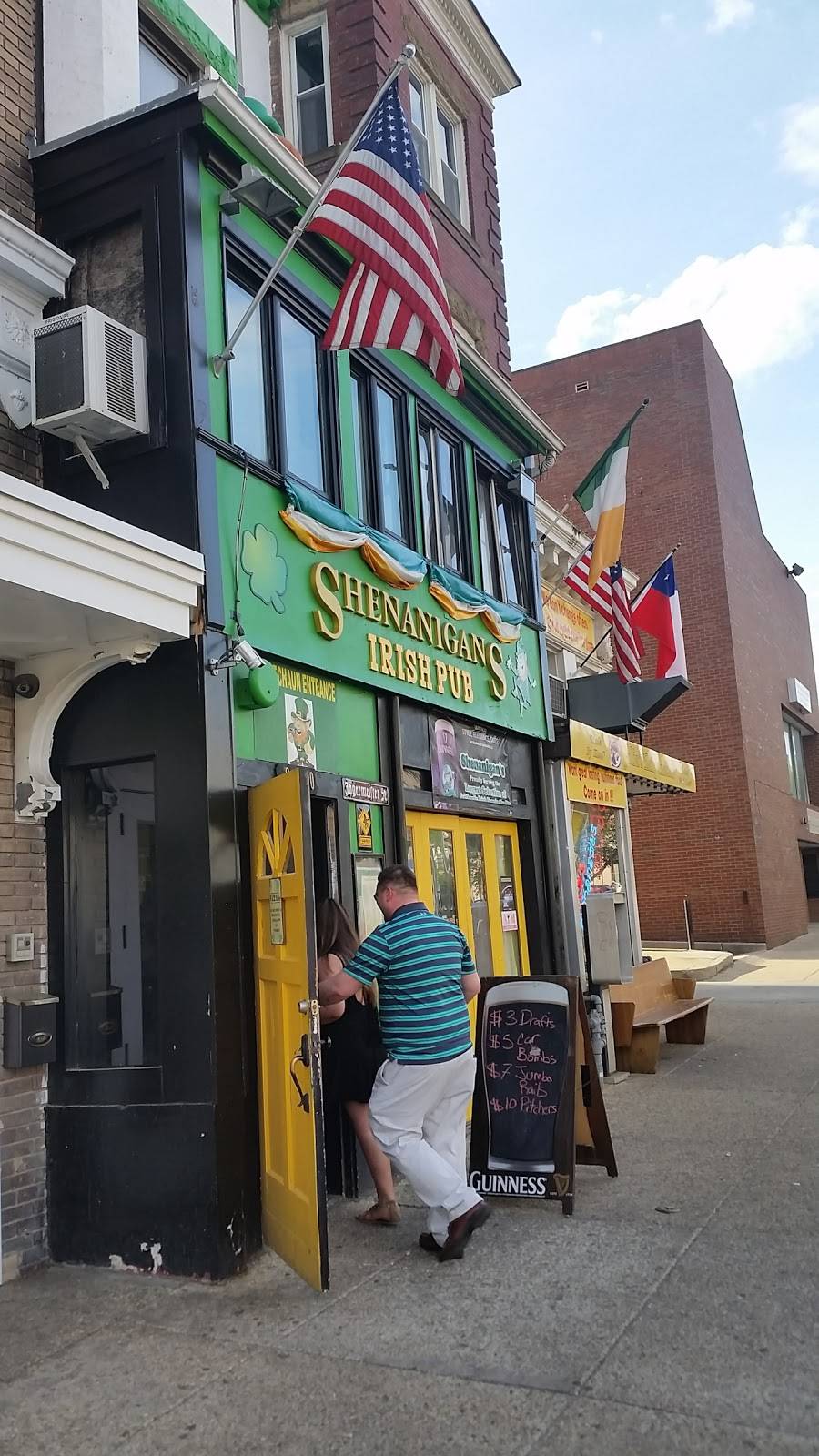 Shenanigan’s Irish Pub | restaurant | 2004, 2450 18th St NW, Washington, DC 20009, USA | 2025887405 OR +1 202-588-7405