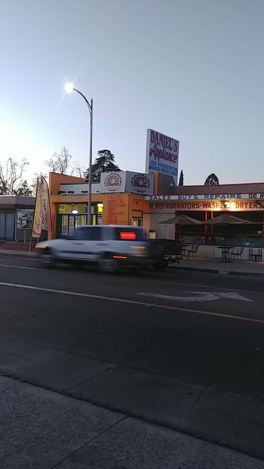 Restaurant La casa de mama | restaurant | 224 W Olive Ave, Fresno, CA 93728, USA | 3133043656 OR +1 313-304-3656