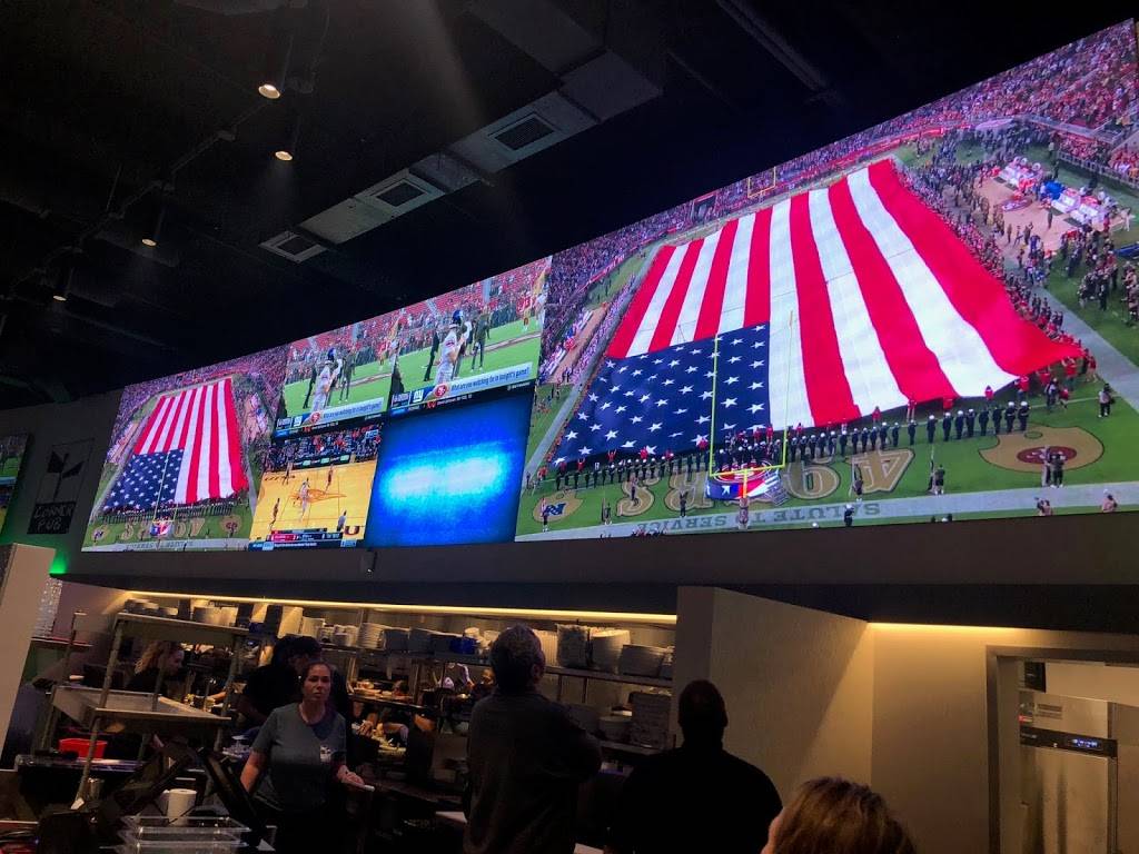 Corner Pub Downtown | restaurant | 151 5th Ave N, Nashville, TN 37219, USA | 6159205808 OR +1 615-920-5808