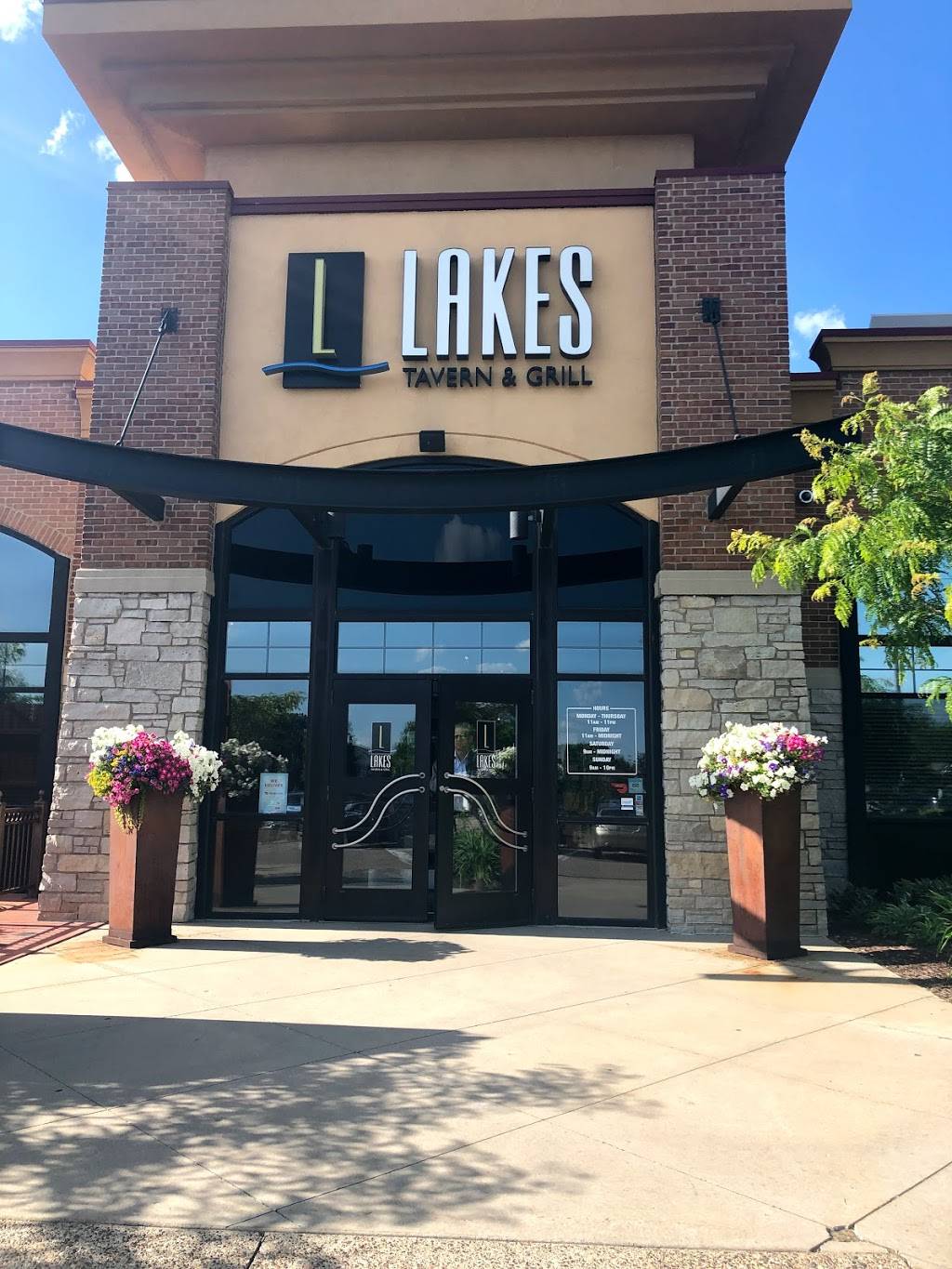 Lakes Tavern & Grill | restaurant | 9240 Hudson Rd, St Paul, MN 55125, USA | 6512872000 OR +1 651-287-2000