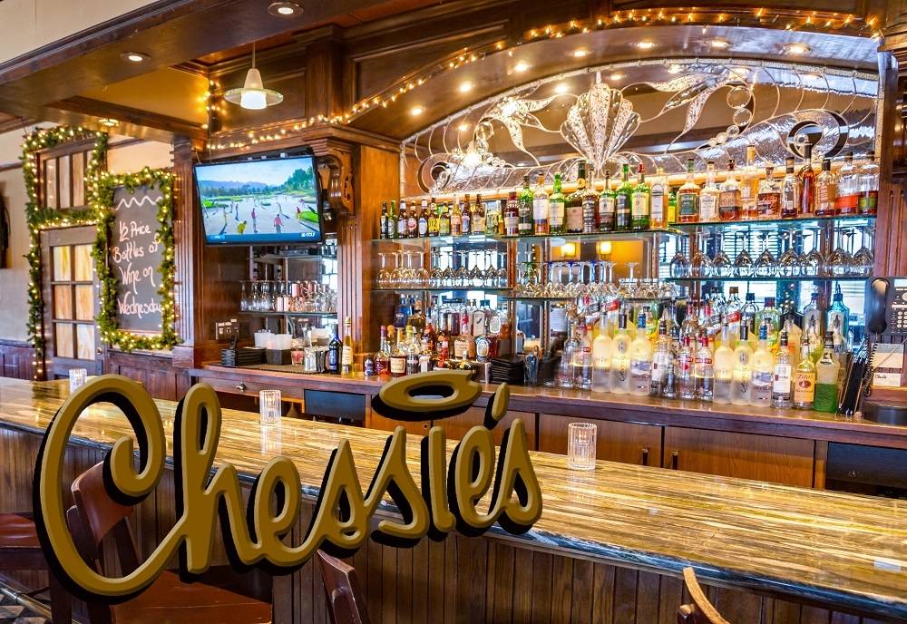 Ice House Mall & Village Shops | shopping mall | 200 Applebee St, Barrington, IL 60010, USA | 8473816661 OR +1 847-381-6661