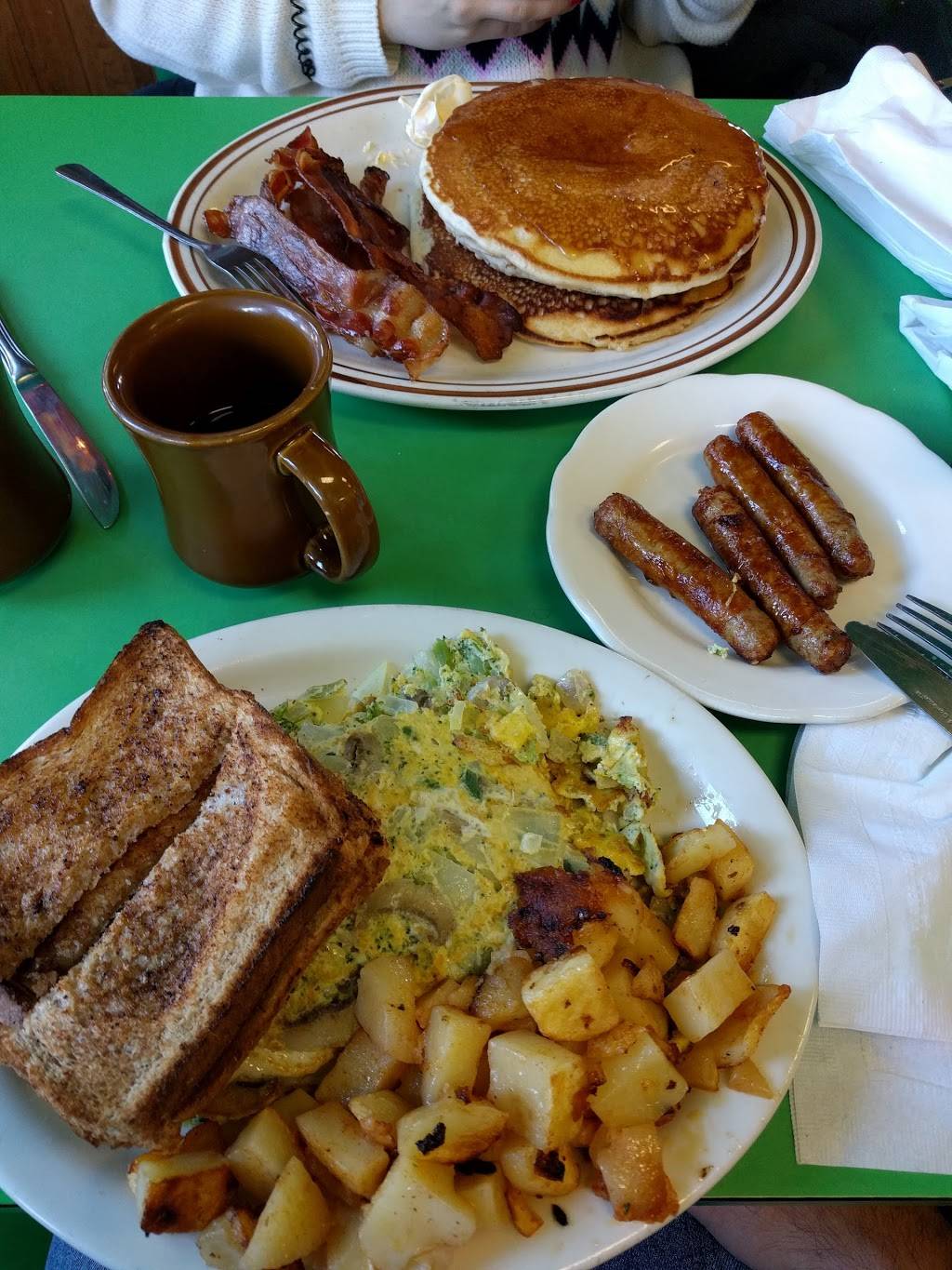 Trescas Eating Place | restaurant | 25 Church St, Watertown, MA 02472, USA | 6179249600 OR +1 617-924-9600