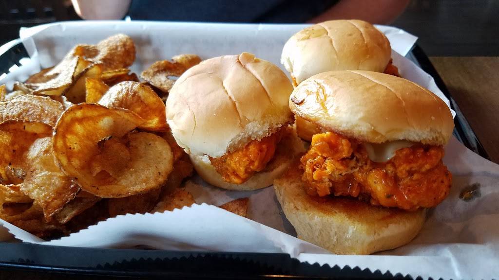 Foghorns Springdale | restaurant | 1100 48th Pl, Springdale, AR 72762, USA | 4797172020 OR +1 479-717-2020