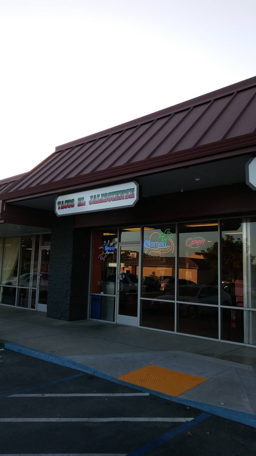 Taco Elgrullense | restaurant | 353 E 10th St, Gilroy, CA 95020, USA | 4088483204 OR +1 408-848-3204