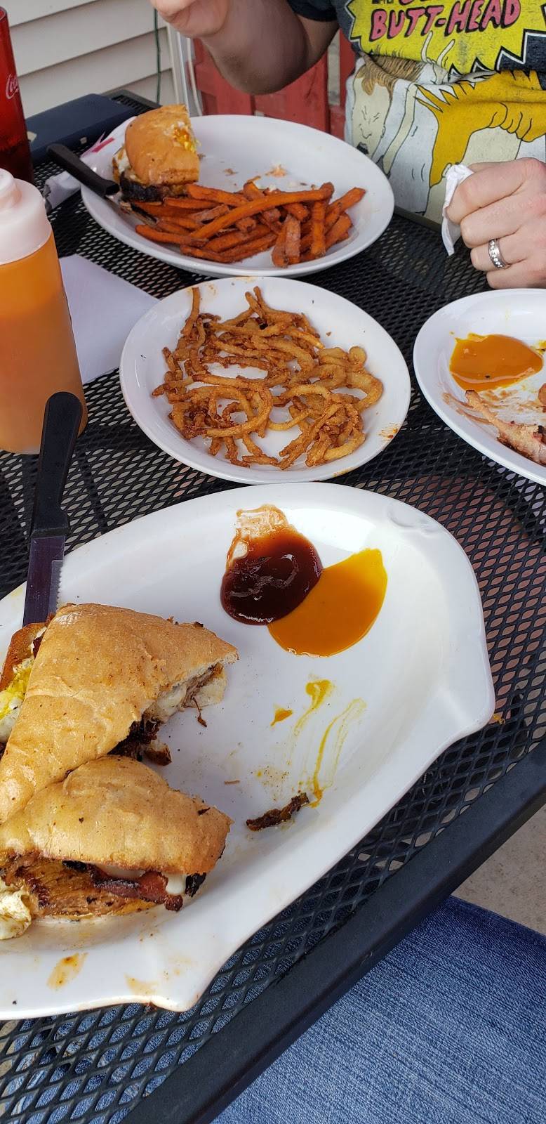 Beale Street Smokehouse BBQ | restaurant | 2461 North Rd A, Fenton, MI 48430, USA | 8107500507 OR +1 810-750-0507