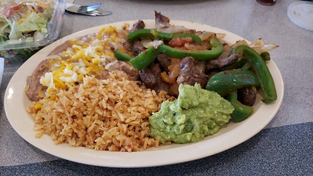 Chris Burgers | restaurant | 28325 Winchester Rd, Winchester, CA 92596, USA | 9519262323 OR +1 951-926-2323