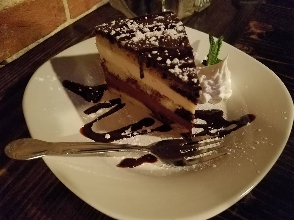 Magnolias Restaurant & Catering | restaurant | 130 N Lafayette St, Macomb, IL 61455, USA | 3098332725 OR +1 309-833-2725