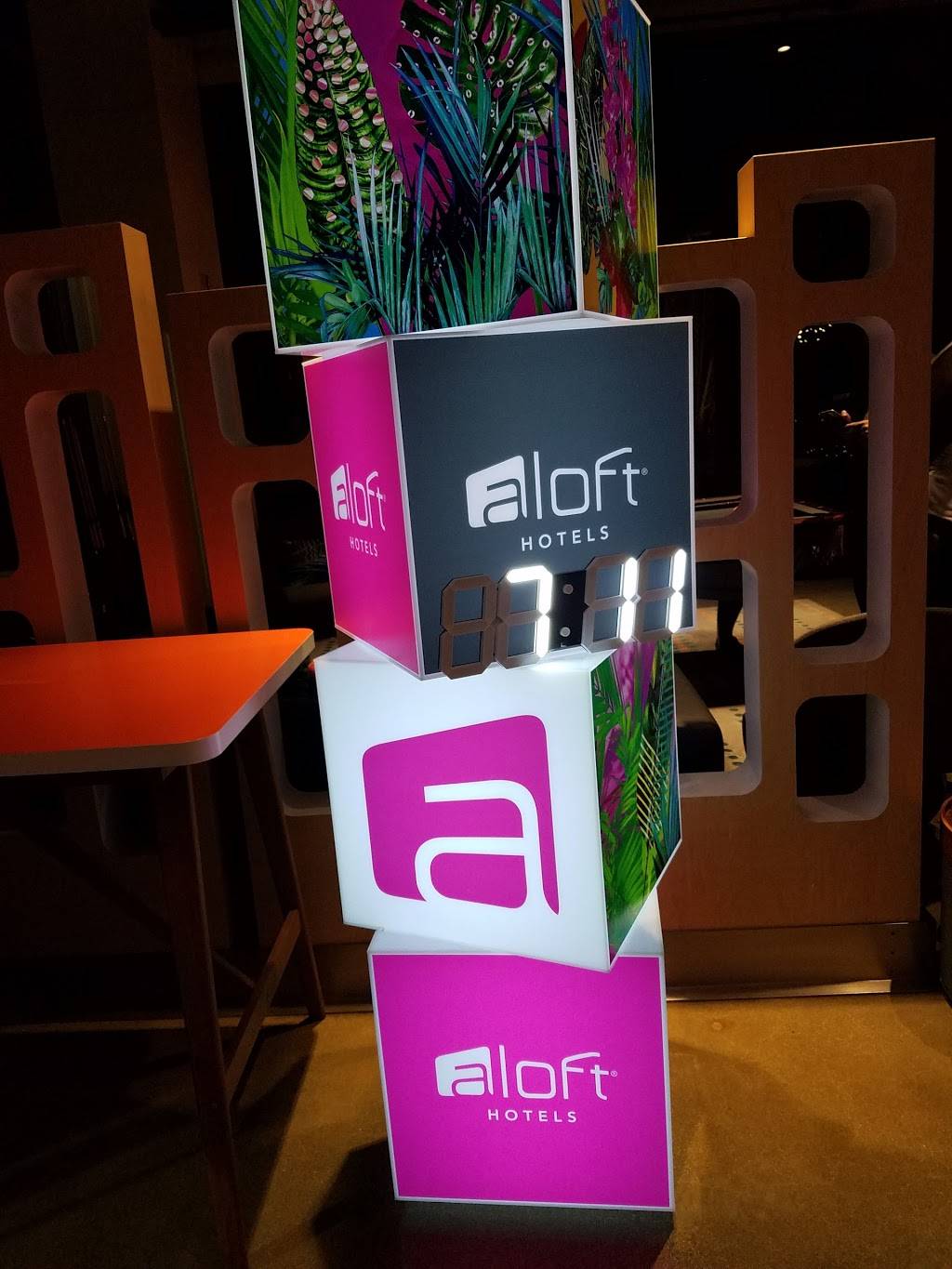 W XYZ Bar | restaurant | 475 Pacific Coast Highway, El Segundo, CA 90245, USA | 4242905555 OR +1 424-290-5555