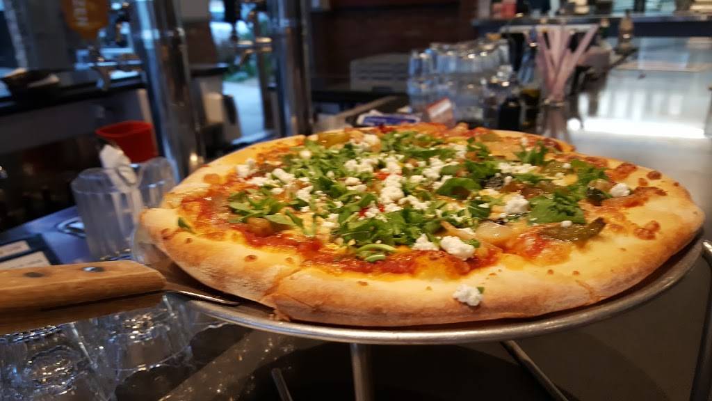 Fratellis Pizza & Brew | restaurant | 1559 Spinnaker Dr #100, Ventura, CA 93001, USA | 8056390866 OR +1 805-639-0866