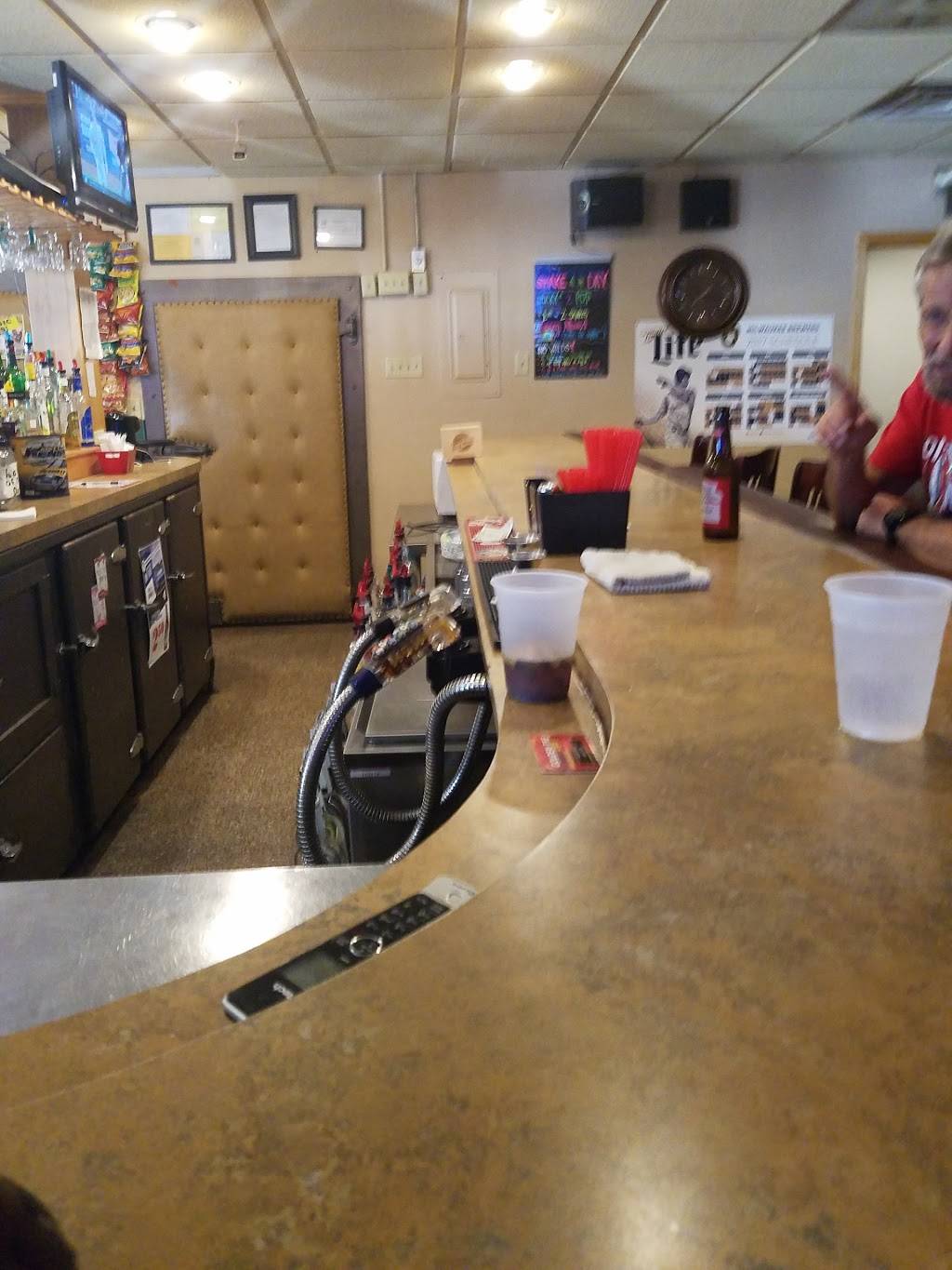 The Carlton Restaurant & Lounge | restaurant | 309 Superior Ave, Tomah, WI 54660, USA | 6083724136 OR +1 608-372-4136