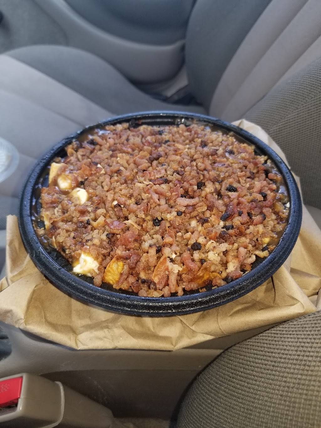 Ga-Ga Patates | restaurant | 1123 Rue Saint-Louis, Gatineau, QC J8T 2R8, Canada | 8195687034 OR +1 819-568-7034