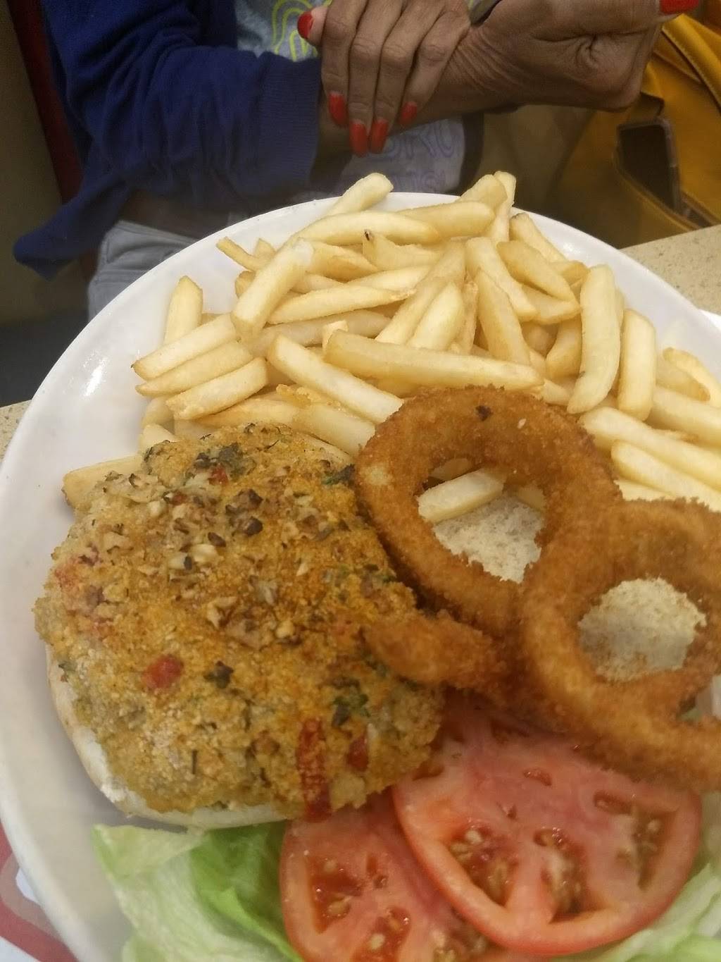 Nautilus Diner | restaurant | 5523 Merrick Rd, Massapequa, NY 11758, USA | 5167995880 OR +1 516-799-5880