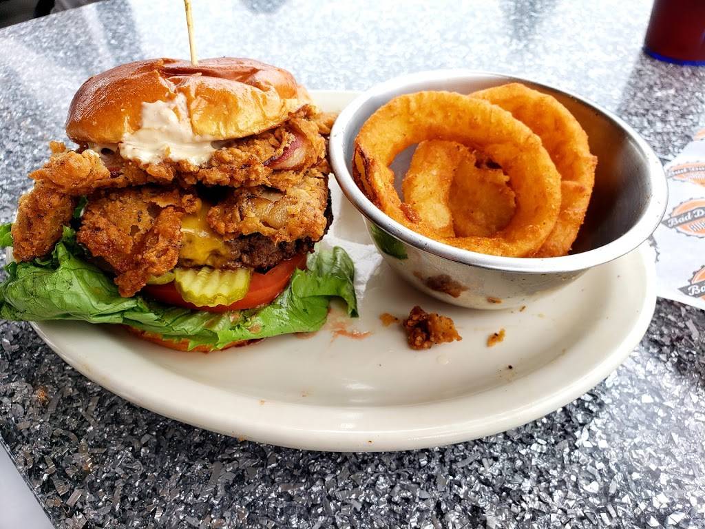 Bad Daddys Burger Bar | restaurant | 2317 Memorial Pkwy SW, Huntsville, AL 35801, USA | 2569704466 OR +1 256-970-4466