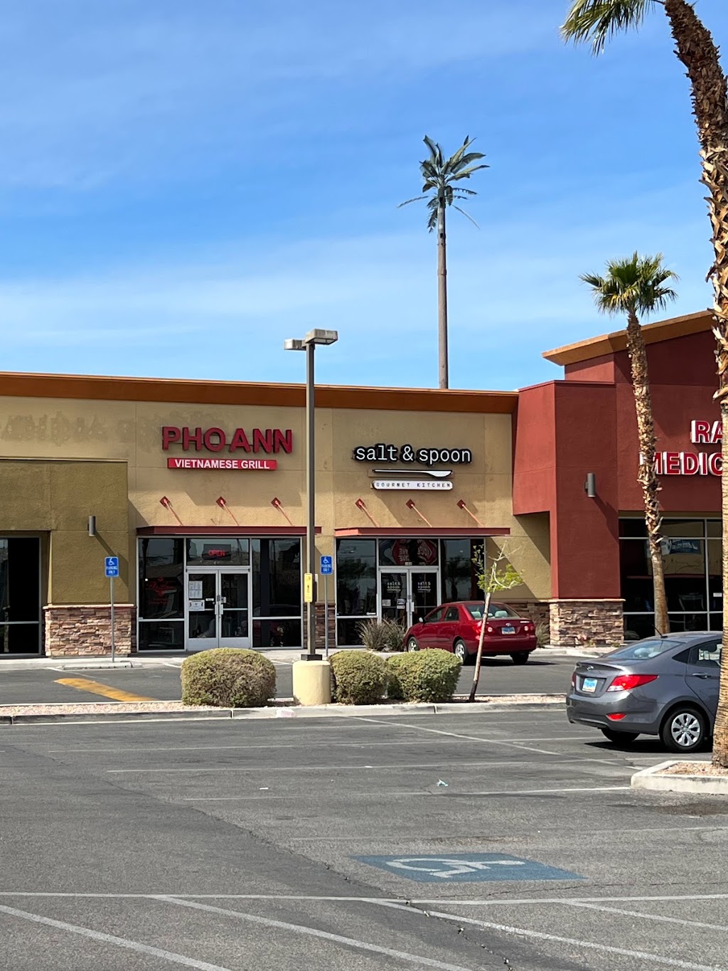 Salt & Spoon | restaurant | 7625 S Rainbow Blvd #102, Las Vegas, NV 89139, USA | 7024447922 OR +1 702-444-7922