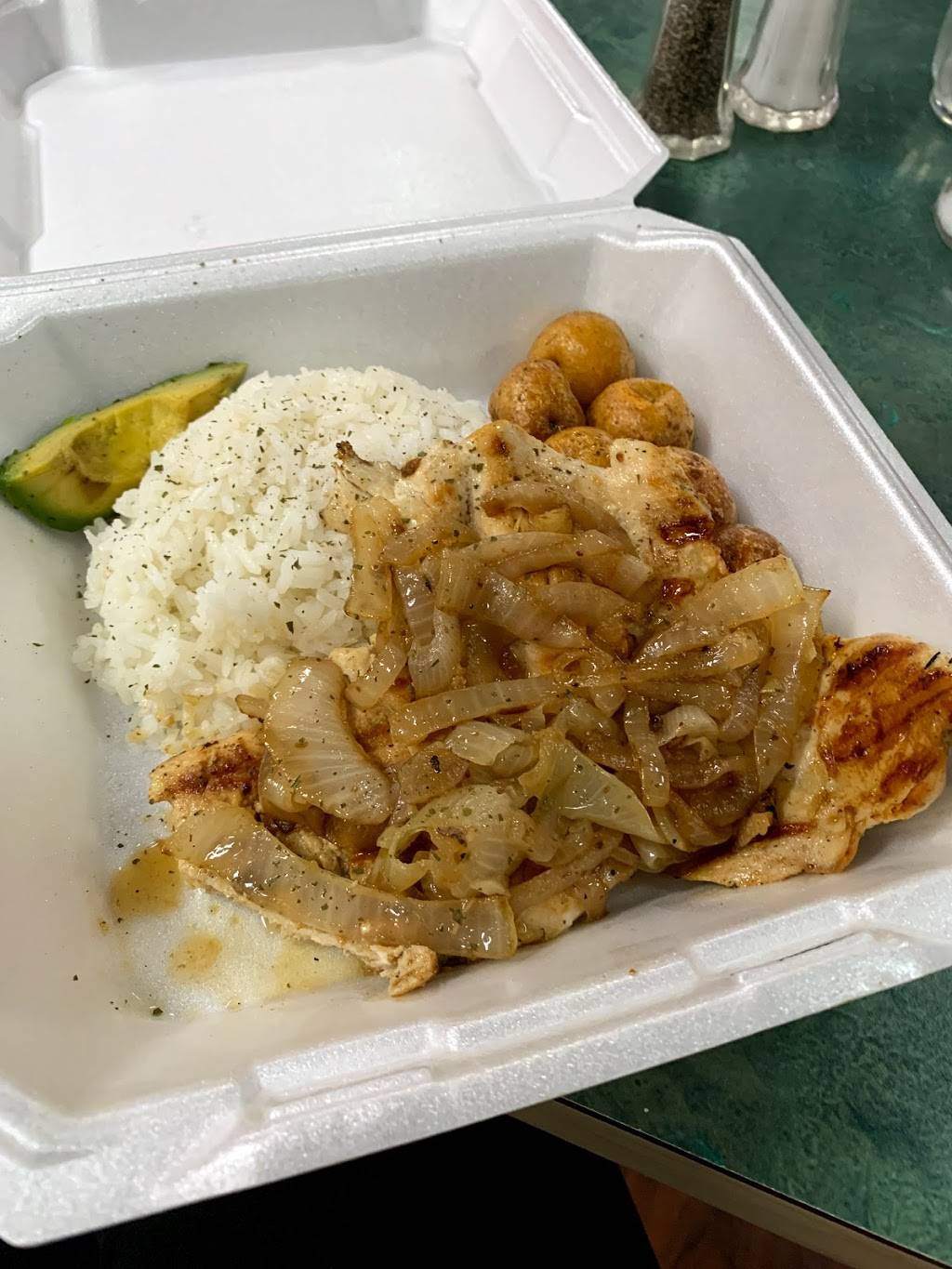 EST ES MUCHO PERRO RESTAURANT COLOMBIANO LATINO | restaurant | 11368 Miramar Pkwy, Miramar, FL 33025, USA | 7542633276 OR +1 754-263-3276