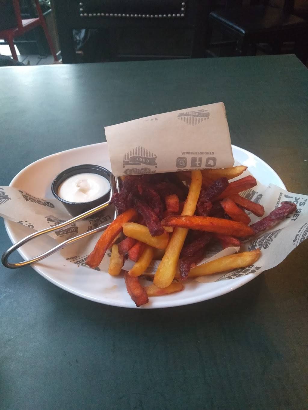 Gabbys | restaurant | Kingston Rd. & Victoria Park Ave, 980 Kingston Rd, Toronto, ON M4E 1S9, Canada | 4166981698 OR +1 416-698-1698