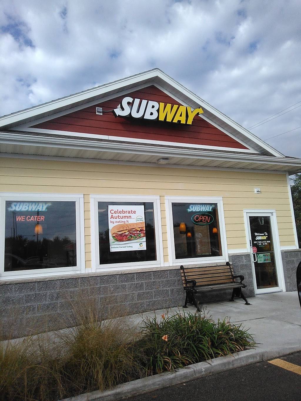 Subway | restaurant | 1050 W Fulton St, Waupaca, WI 54981, USA | 7152587900 OR +1 715-258-7900