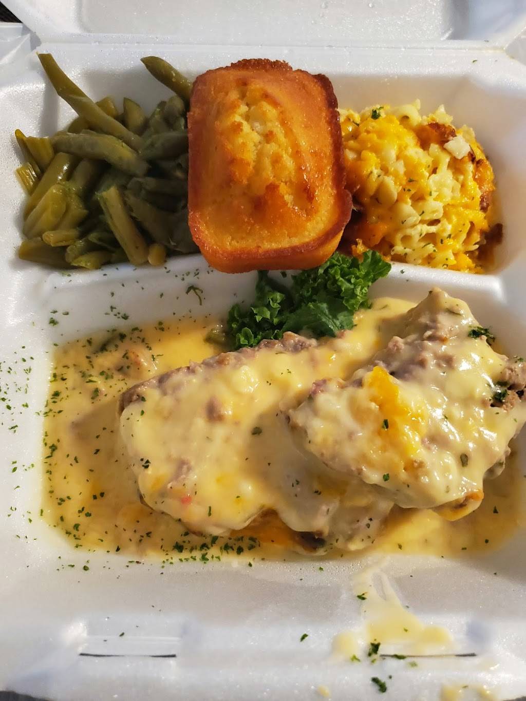 Genevas Famous Chicken and Cornbread Co. | restaurant | 1909 E Victory Dr Suite 102, Savannah, GA 31404, USA | 9122352978 OR +1 912-235-2978