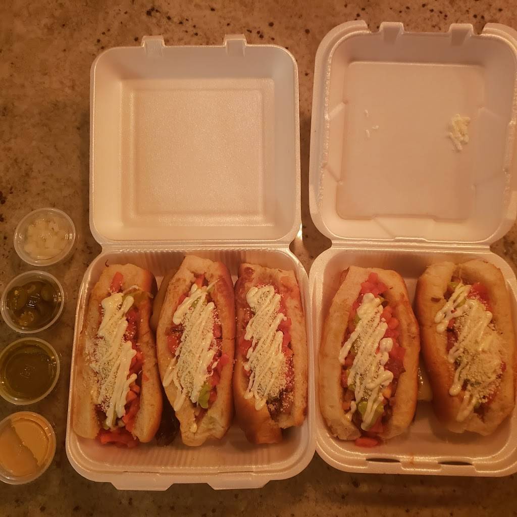 El Caprichoso Hot Dogs | restaurant | 9444 N 19th Ave, Phoenix, AZ 85021, USA | 6025613723 OR +1 602-561-3723