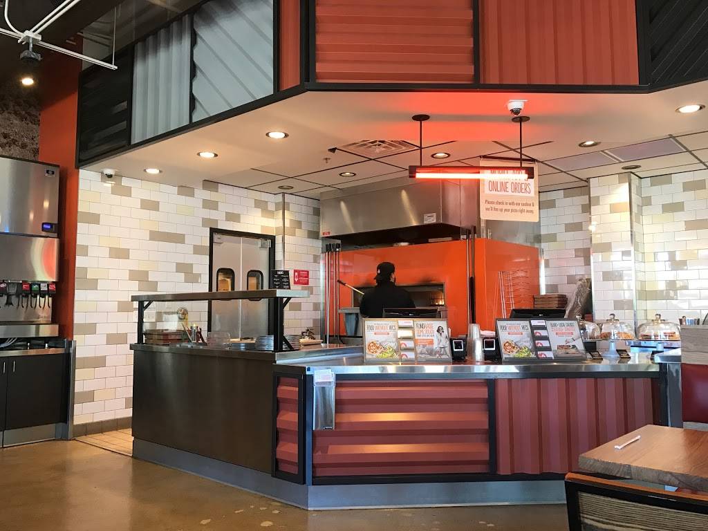 Blaze Pizza | meal takeaway | 600 Central Ave Ste 107, Highland Park, IL 60035, USA | 8472649261 OR +1 847-264-9261