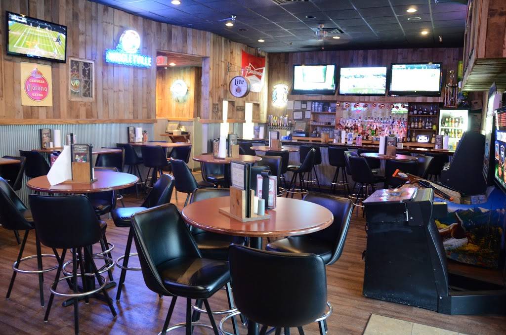 Chicken Coop Sports Bar & Grille | restaurant | 1960 Grand Ave #23, West Des Moines, IA 50265, USA | 5152230088 OR +1 515-223-0088