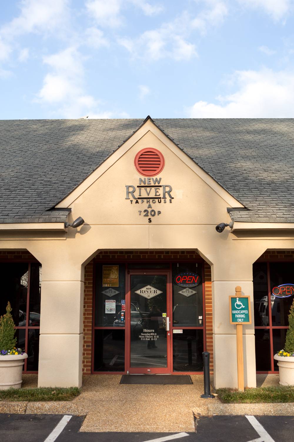 New River Taphouse | restaurant | 1716 Pleasure House Rd #101, Virginia Beach, VA 23455, USA | 7579653612 OR +1 757-965-3612