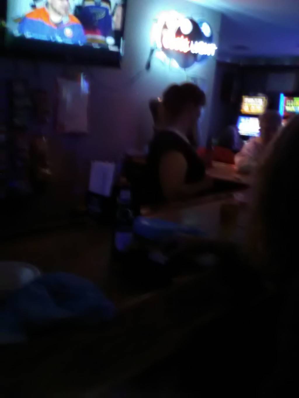 Shortstop Bar & Grill | restaurant | 317 E St Louis Ave, East Alton, IL 62024, USA | 6182580144 OR +1 618-258-0144