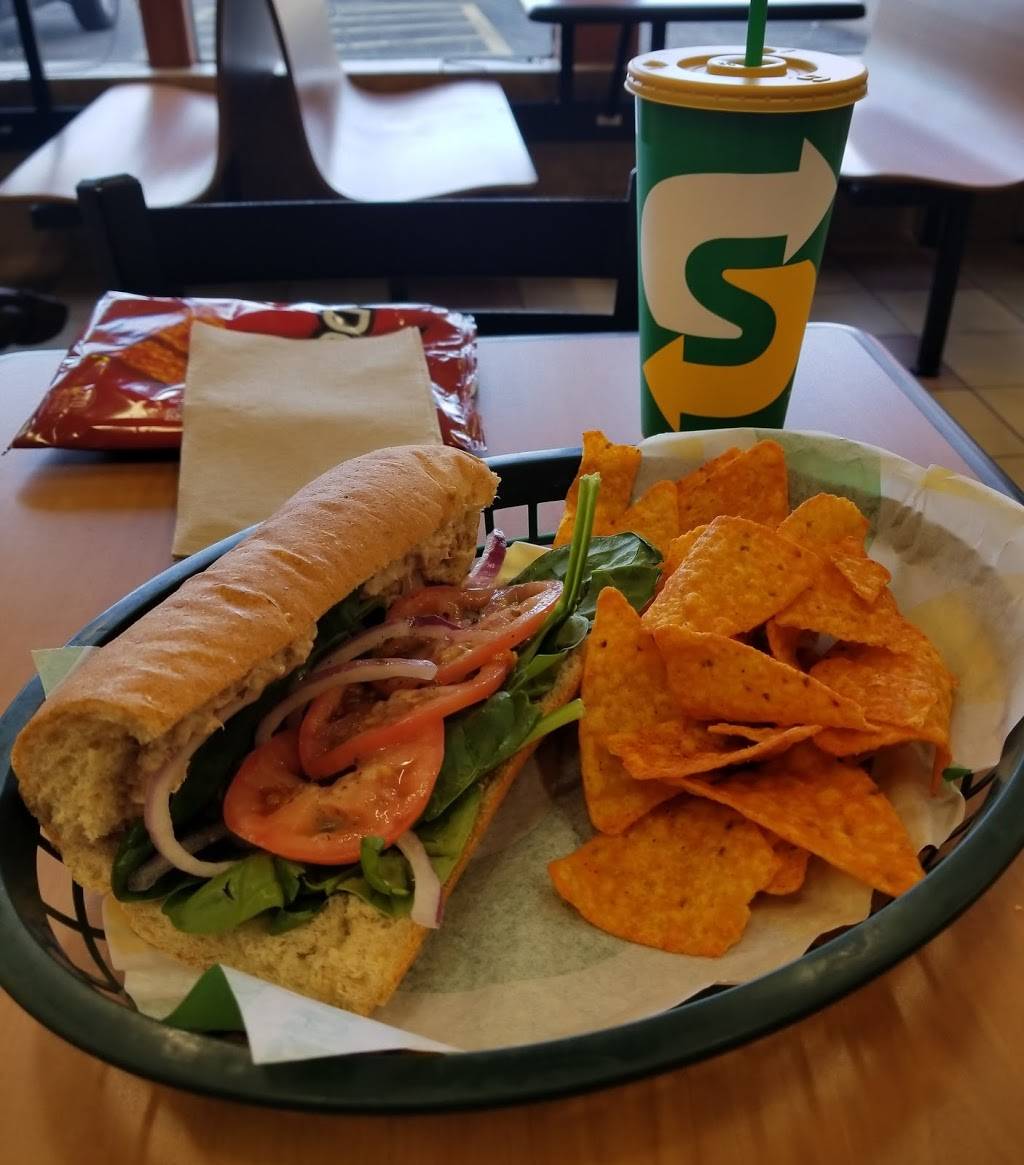 Subway Restaurants | restaurant | 11650 Courthouse Blvd, Inver Grove Heights, MN 55077, USA | 6514382919 OR +1 651-438-2919