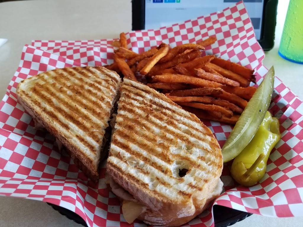 Cafe Fontana | restaurant | 1024 W Reynolds St, Pontiac, IL 61764, USA | 8154192011 OR +1 815-419-2011