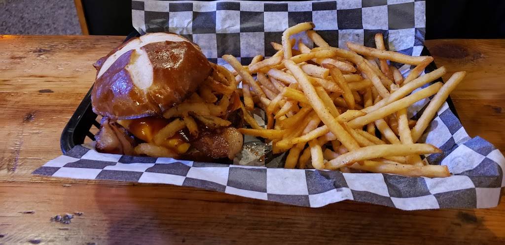 Anglers Bar and Grill | restaurant | 10547 Main St, Hayward, WI 54843, USA | 7156344700 OR +1 715-634-4700