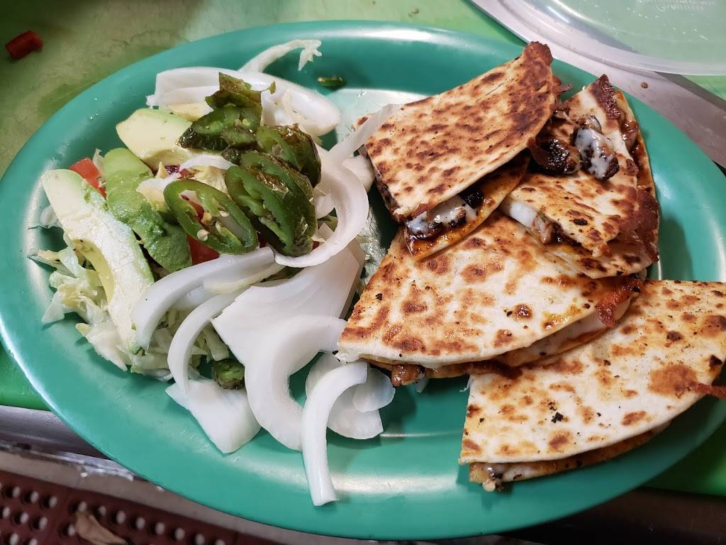 Julios Mexican Restaurant | restaurant | 224 E Main St, Round Lake Park, IL 60073, USA | 8477401902 OR +1 847-740-1902