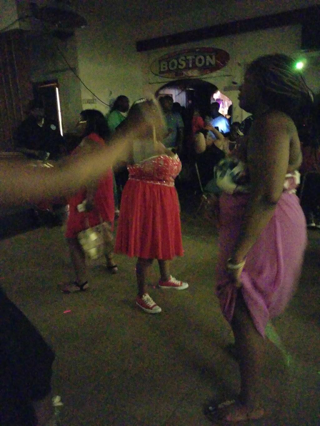 Boston Bar & Grill | restaurant | 3535 W Villard Ave, Milwaukee, WI 53209, USA | 4144646111 OR +1 414-464-6111