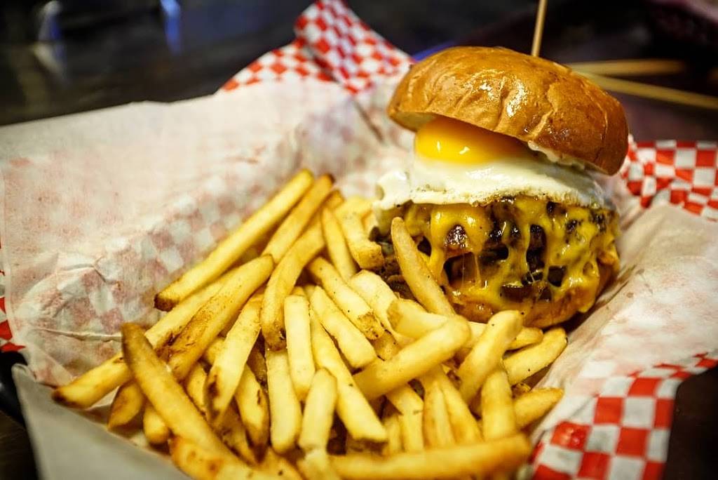 Big Sky Burger | restaurant | 1958 S Garrison St, Lakewood, CO 80227, USA | 3037635012 OR +1 303-763-5012