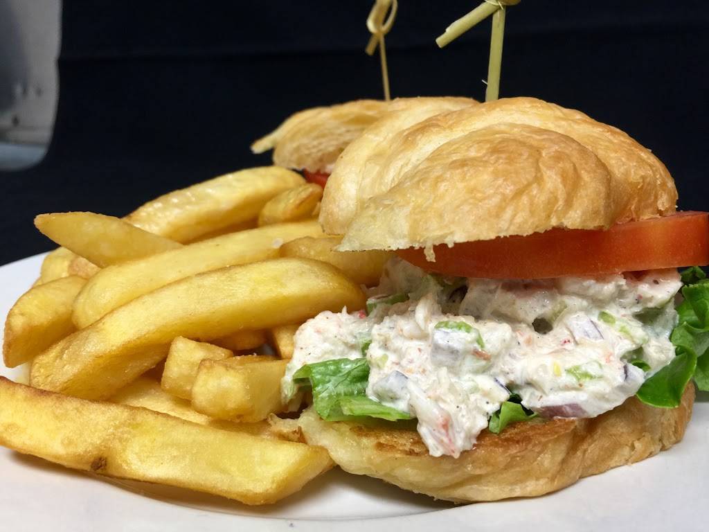 Public House of Woodstock | restaurant | 101 N Johnson St, Woodstock, IL 60098, USA | 8153376060 OR +1 815-337-6060