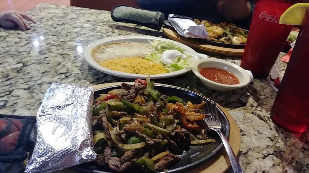 El Charro | restaurant | 3102 N Broadway, Pittsburg, KS 66762, USA | 6202325763 OR +1 620-232-5763