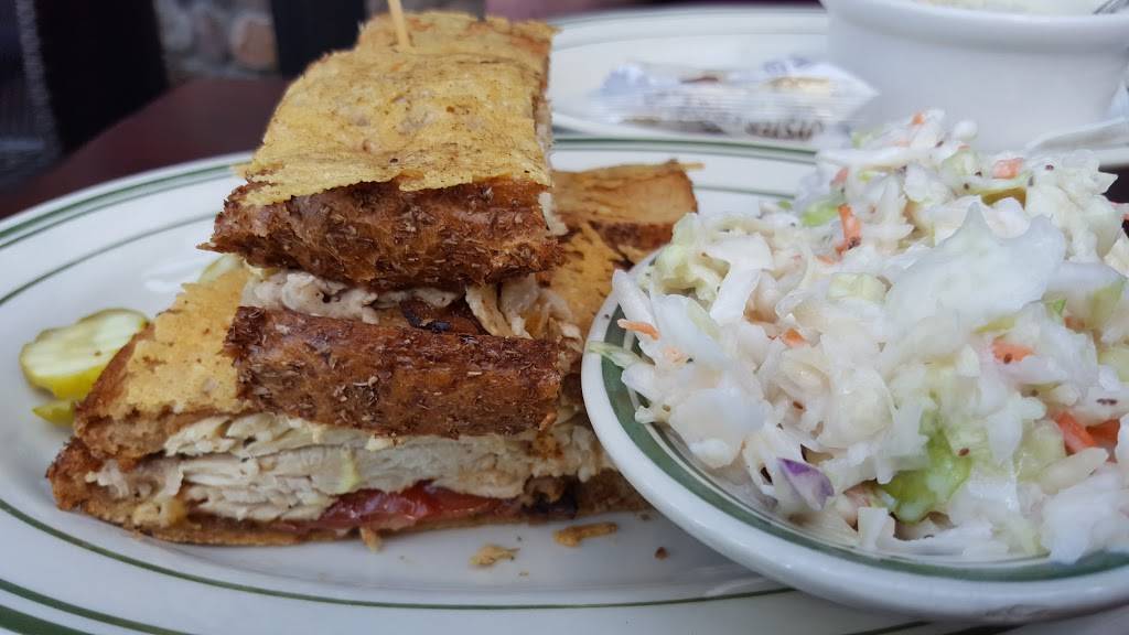 Luckys 13 Pub | restaurant | 2033 Burnsville Center, Burnsville, MN 55306, USA | 9524353311 OR +1 952-435-3311