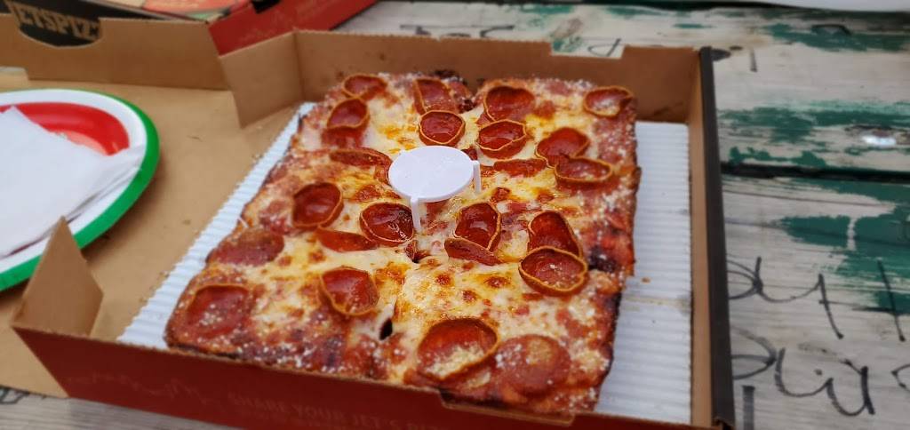 Jets Pizza | meal delivery | 504 Lansing St, Charlotte, MI 48813, USA | 5175411500 OR +1 517-541-1500