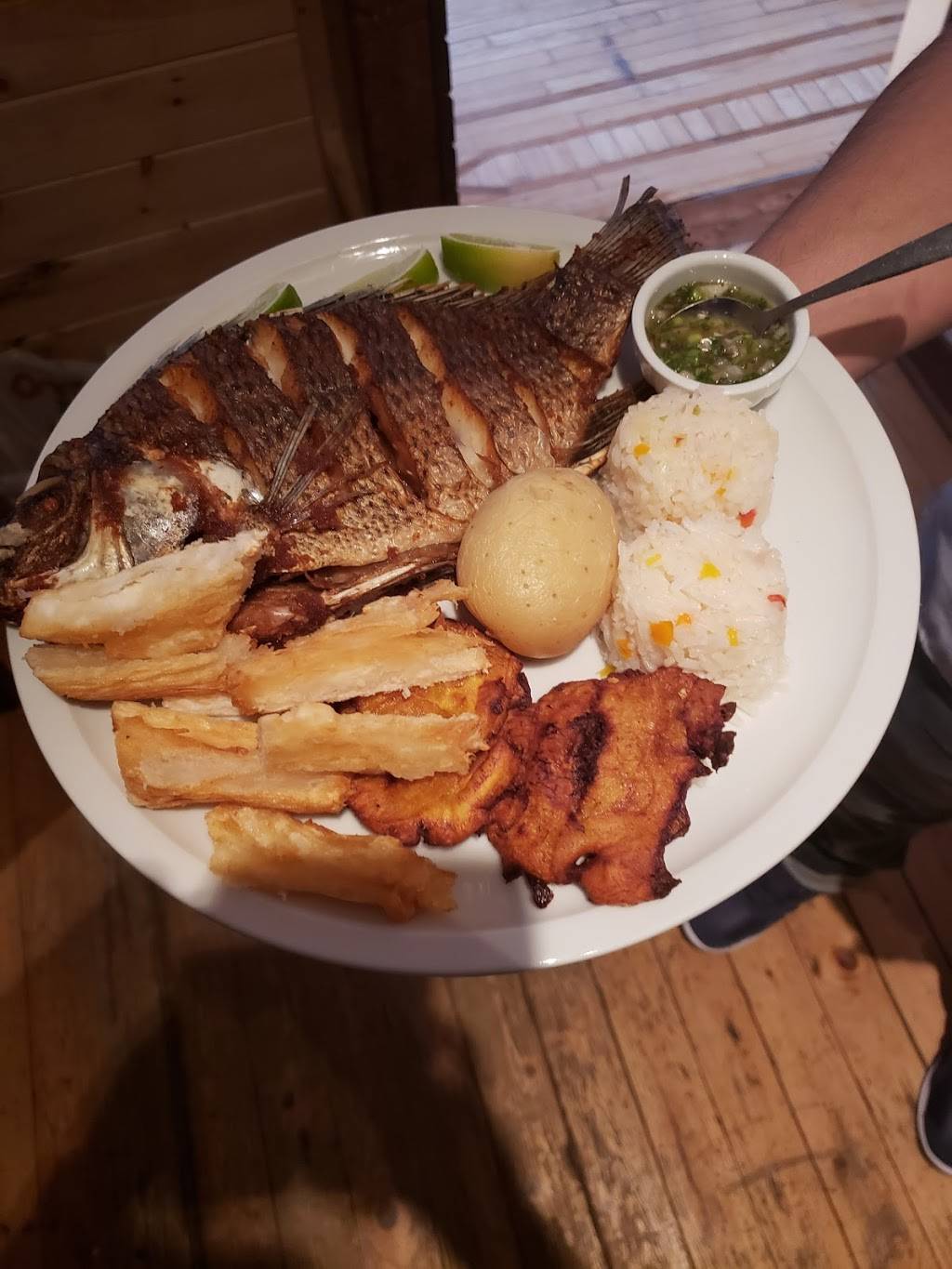 GuilloS Bistro Bar | restaurant | 95 Rue Notre Dame E, Victoriaville, QC G6P 3Z8, Canada | 8197521174 OR +1 819-752-1174