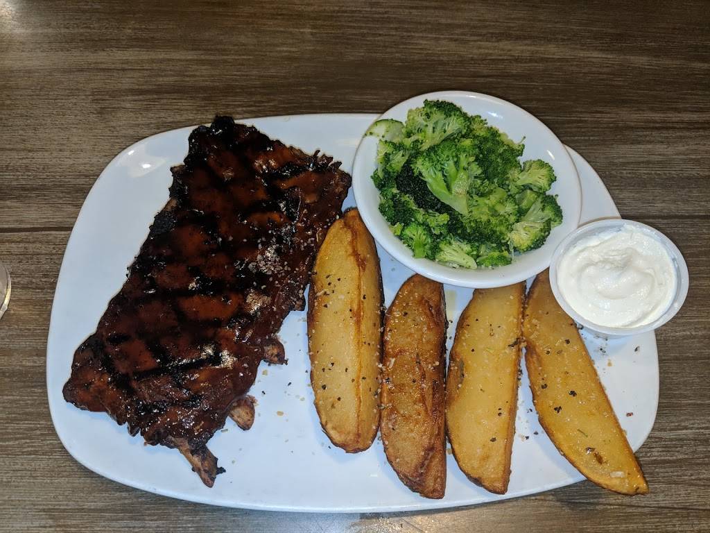 Luckies Barn & Grill | restaurant | 3311 Navarre Ave, Oregon, OH 43616, USA | 4197254747 OR +1 419-725-4747