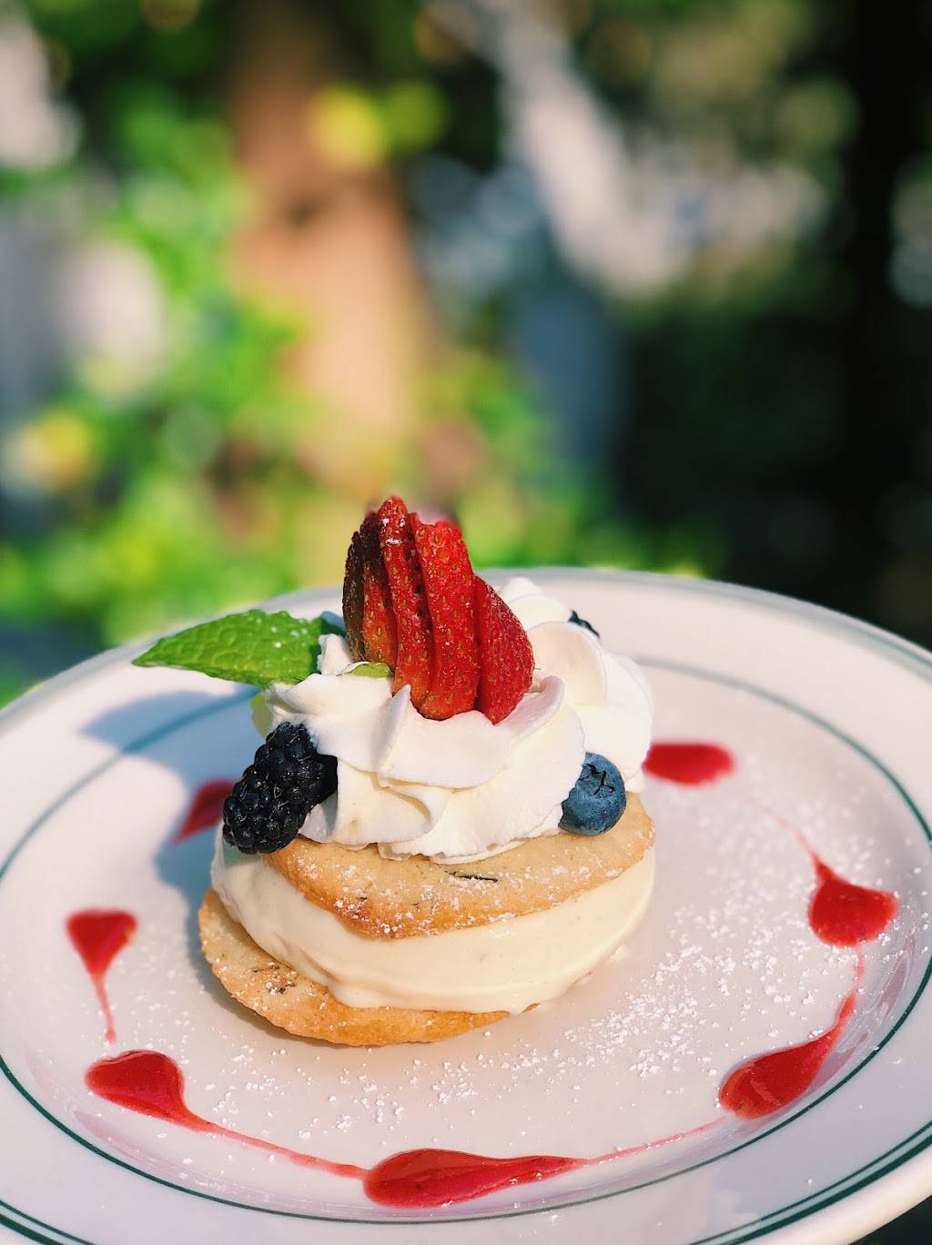 Charlies LEtoile Verte | restaurant | 8 New Orleans Rd, Hilton Head Island, SC 29928, USA | 8437859277 OR +1 843-785-9277