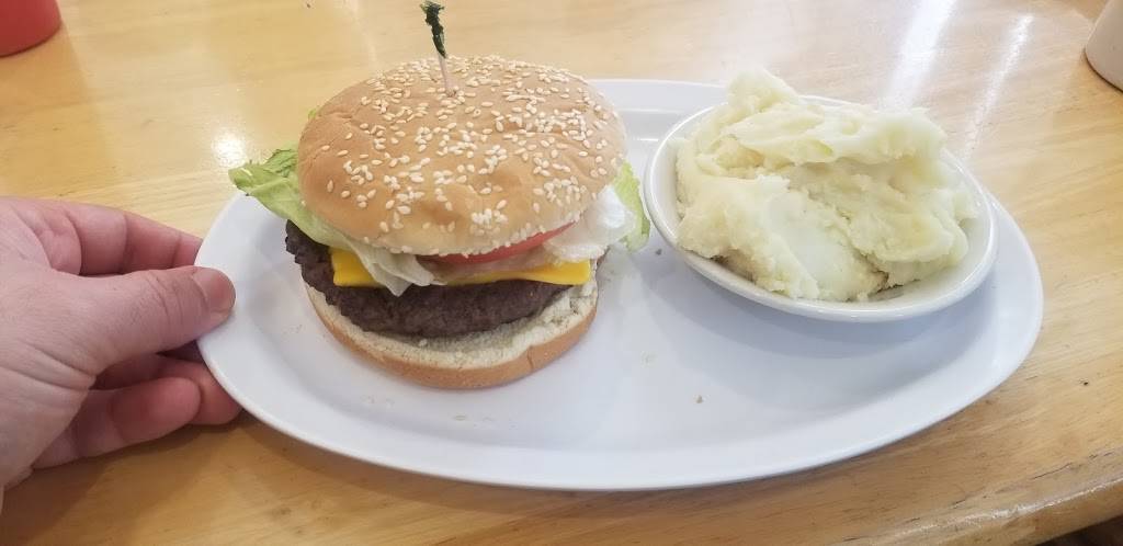 Batsons Galley | restaurant | 14260 NC-50, Surf City, NC 28445, USA | 9103284426 OR +1 910-328-4426