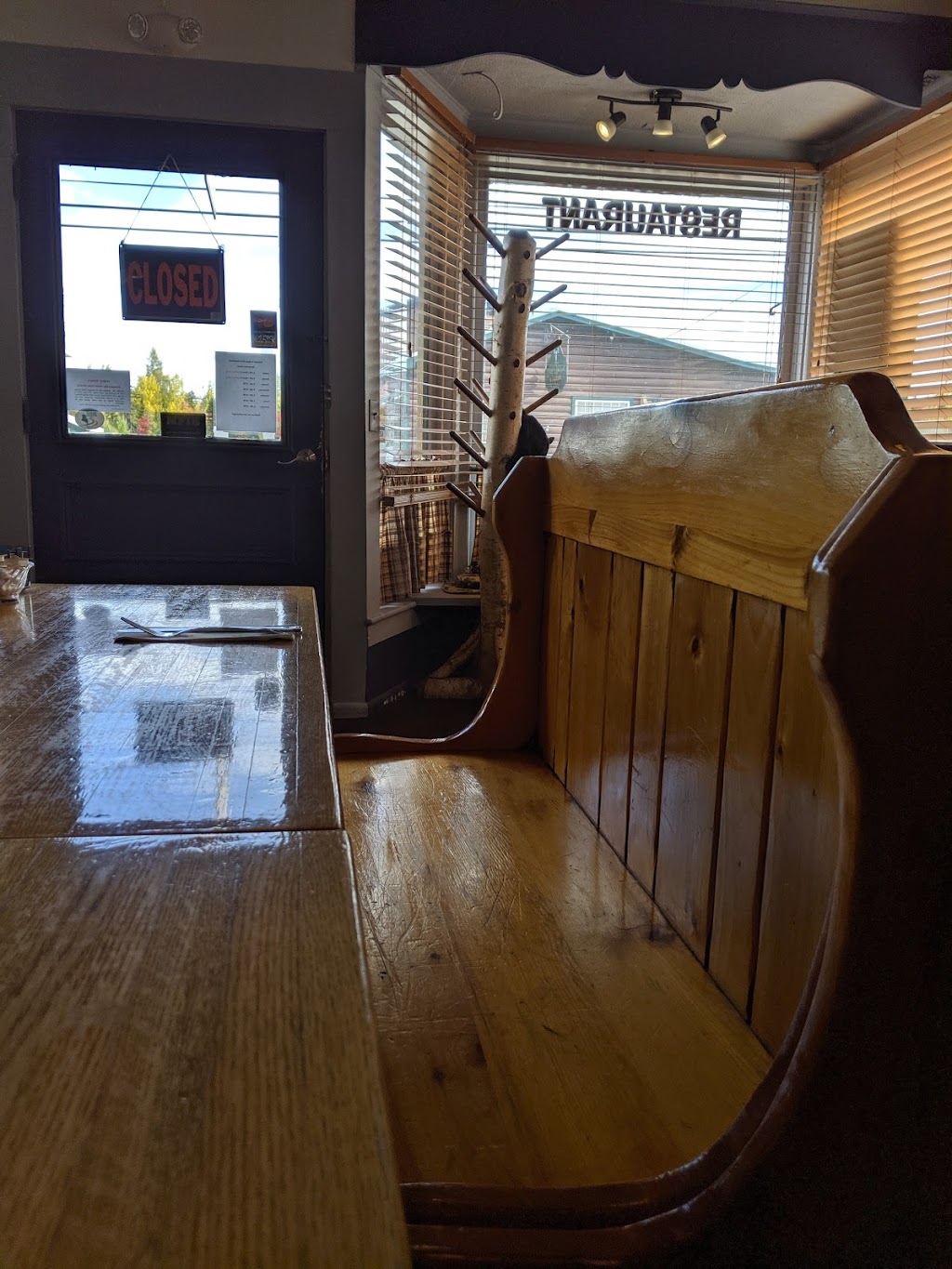 Mama Bears Restaurant | restaurant | 420 US-201, Jackman, ME 04945, USA | 2076684222 OR +1 207-668-4222